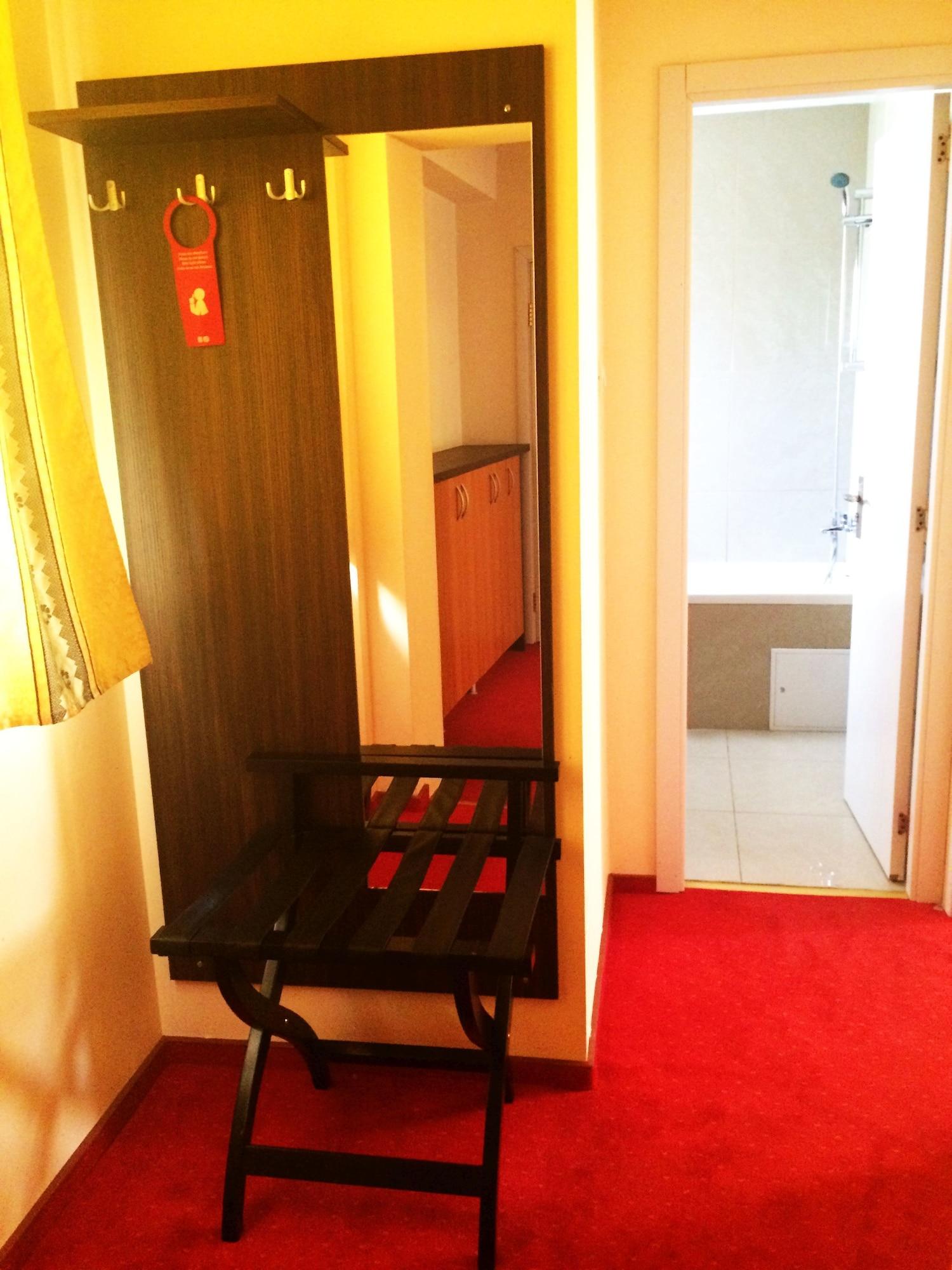 Kosher Hotel Lev Or Bukares Bagian luar foto
