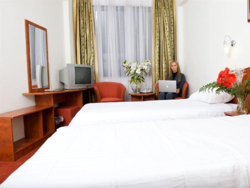 Kosher Hotel Lev Or Bukares Bagian luar foto