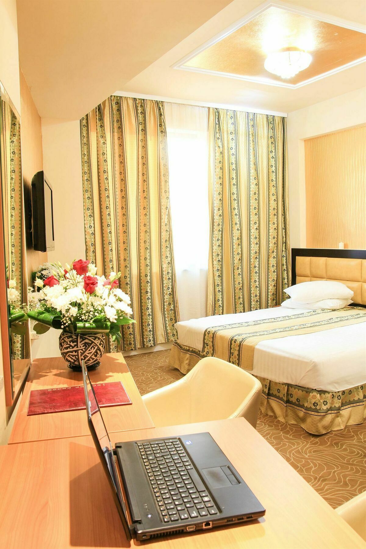 Kosher Hotel Lev Or Bukares Bagian luar foto
