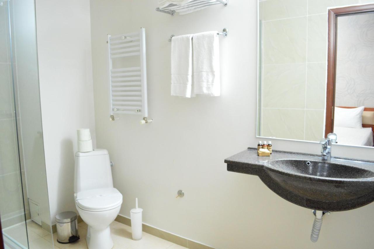 Kosher Hotel Lev Or Bukares Bagian luar foto