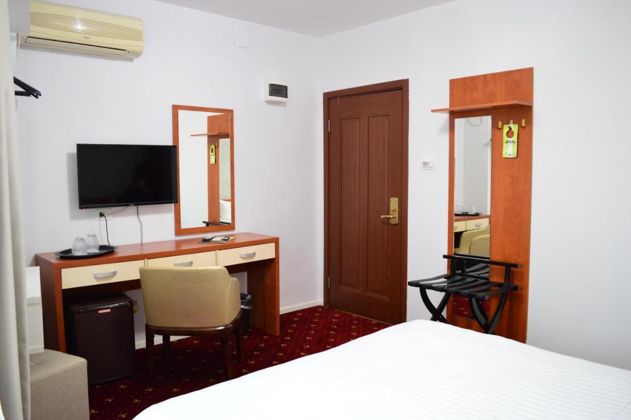 Kosher Hotel Lev Or Bukares Bagian luar foto