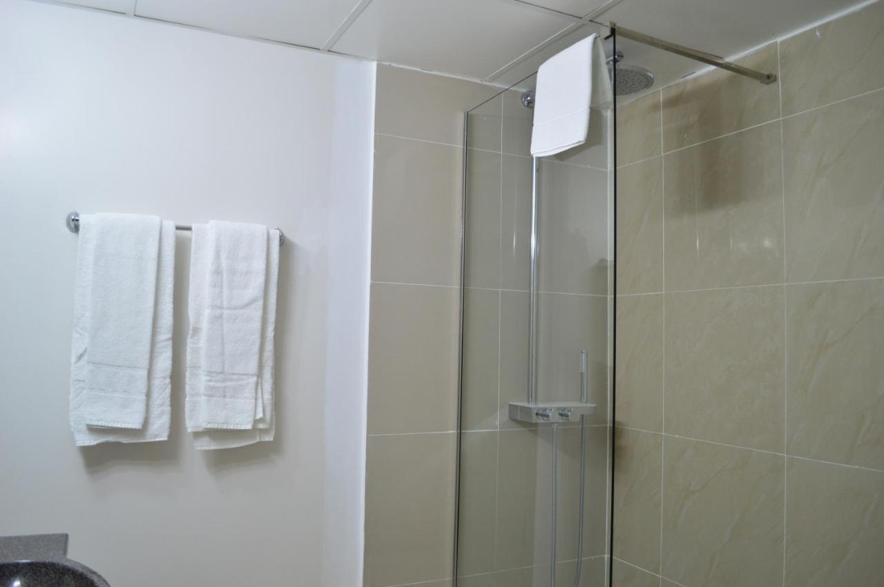 Kosher Hotel Lev Or Bukares Bagian luar foto