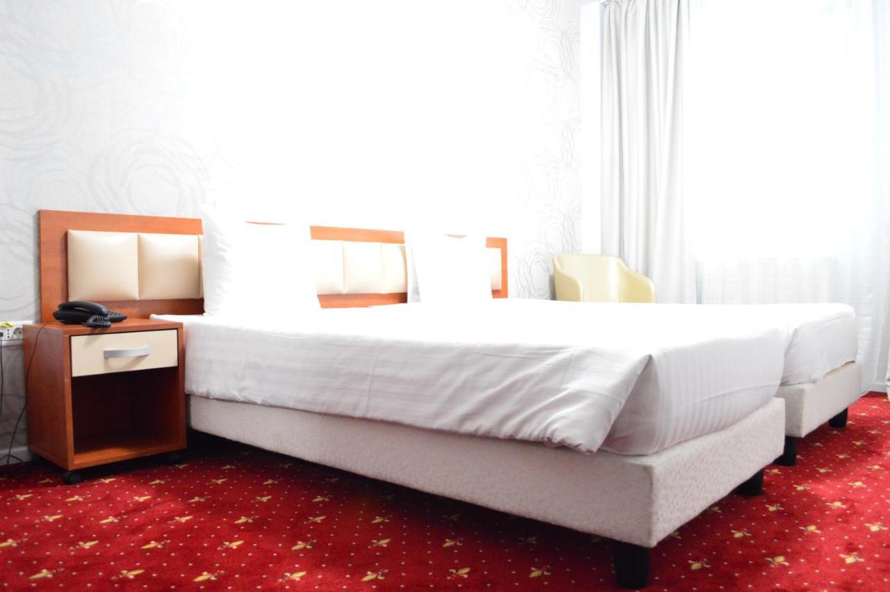 Kosher Hotel Lev Or Bukares Bagian luar foto
