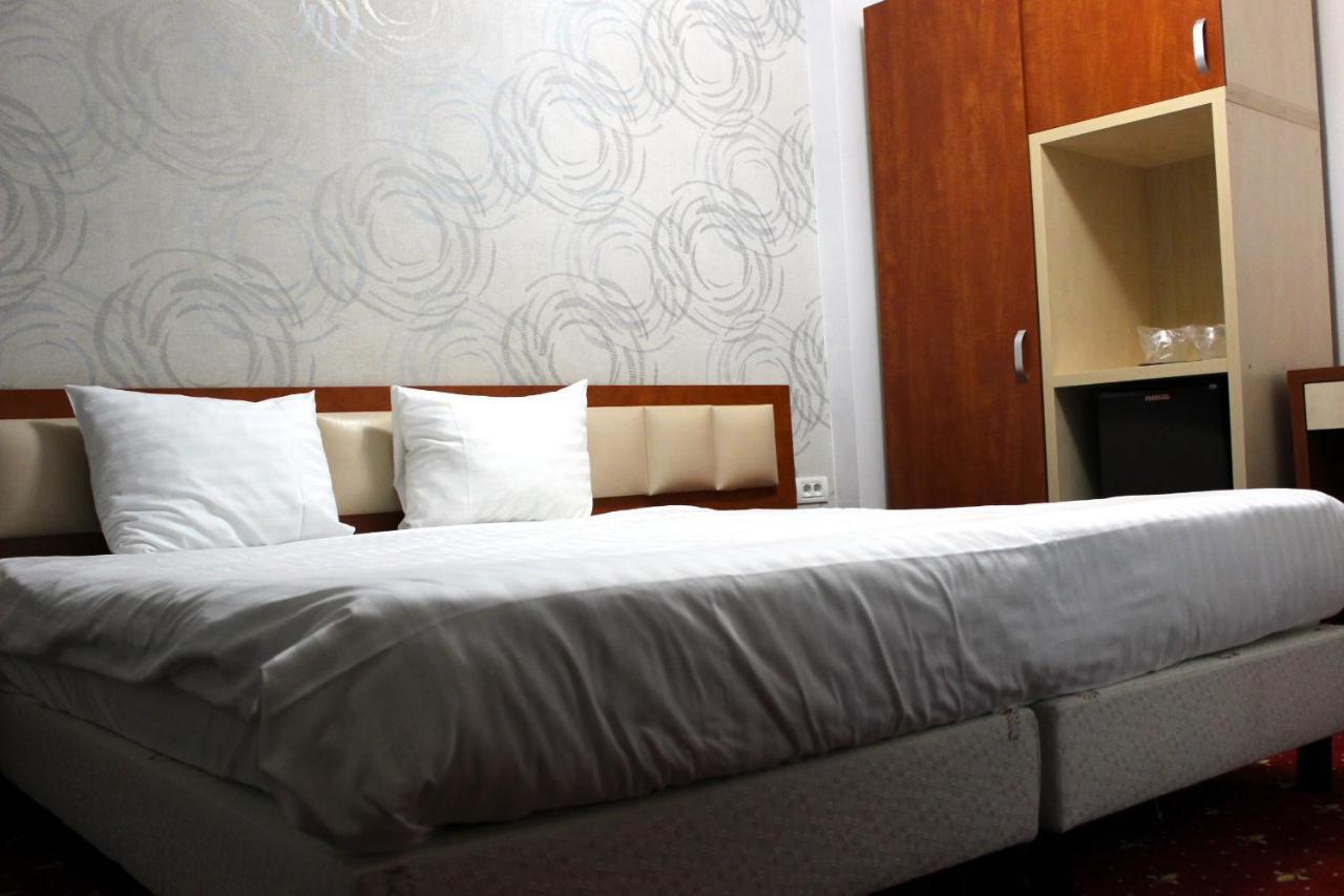 Kosher Hotel Lev Or Bukares Bagian luar foto
