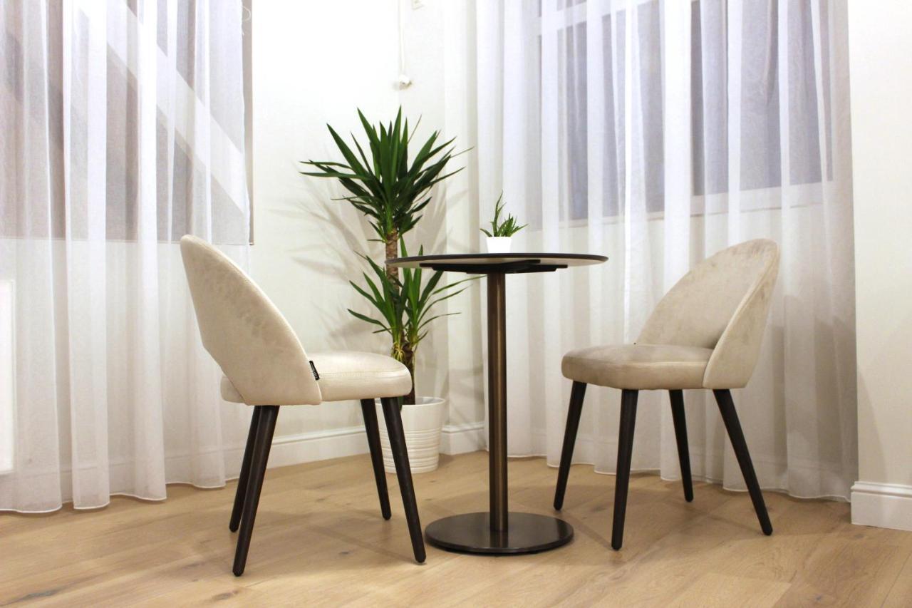 Kosher Hotel Lev Or Bukares Bagian luar foto