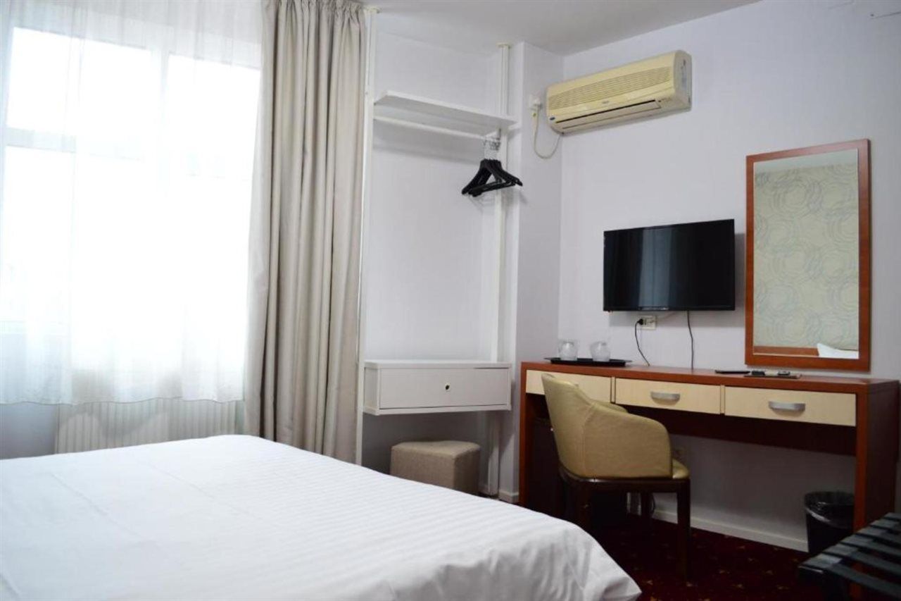 Kosher Hotel Lev Or Bukares Bagian luar foto