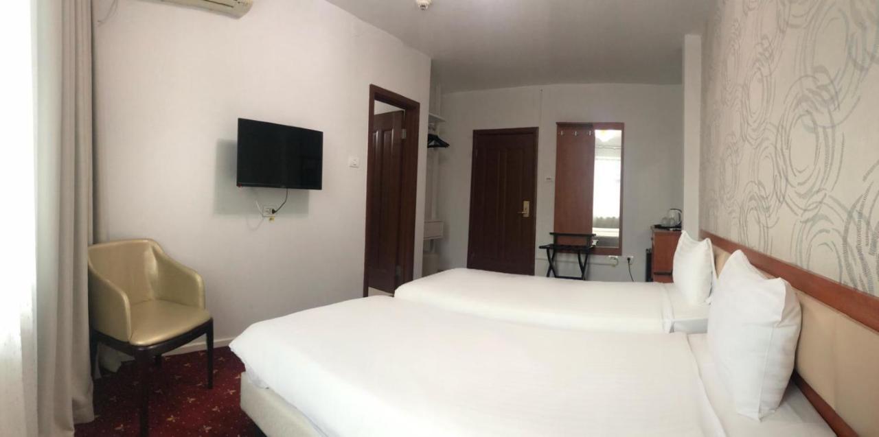Kosher Hotel Lev Or Bukares Bagian luar foto